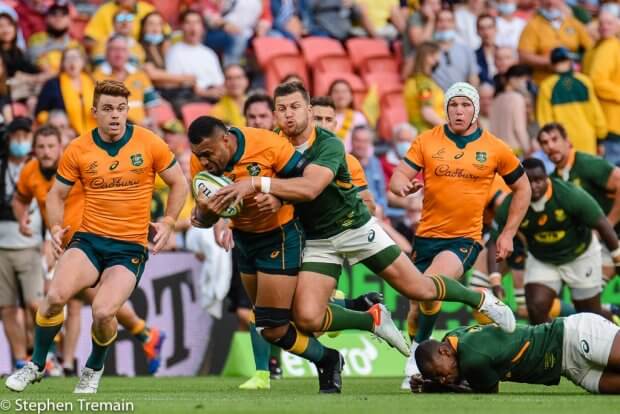 Samu Kerevi is tackled by Handré Pollard