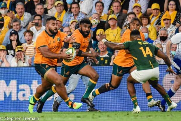 Taniela Tupou's no-look pass to put Marika Koroibete  away for a try