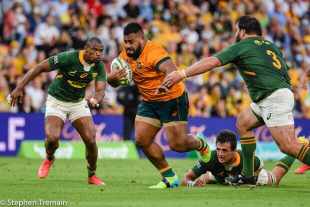 Taniela Tupou  breaks a tackle